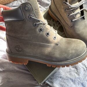 Timberland Gray Leather Boots Junior’s 5 Women’s 7